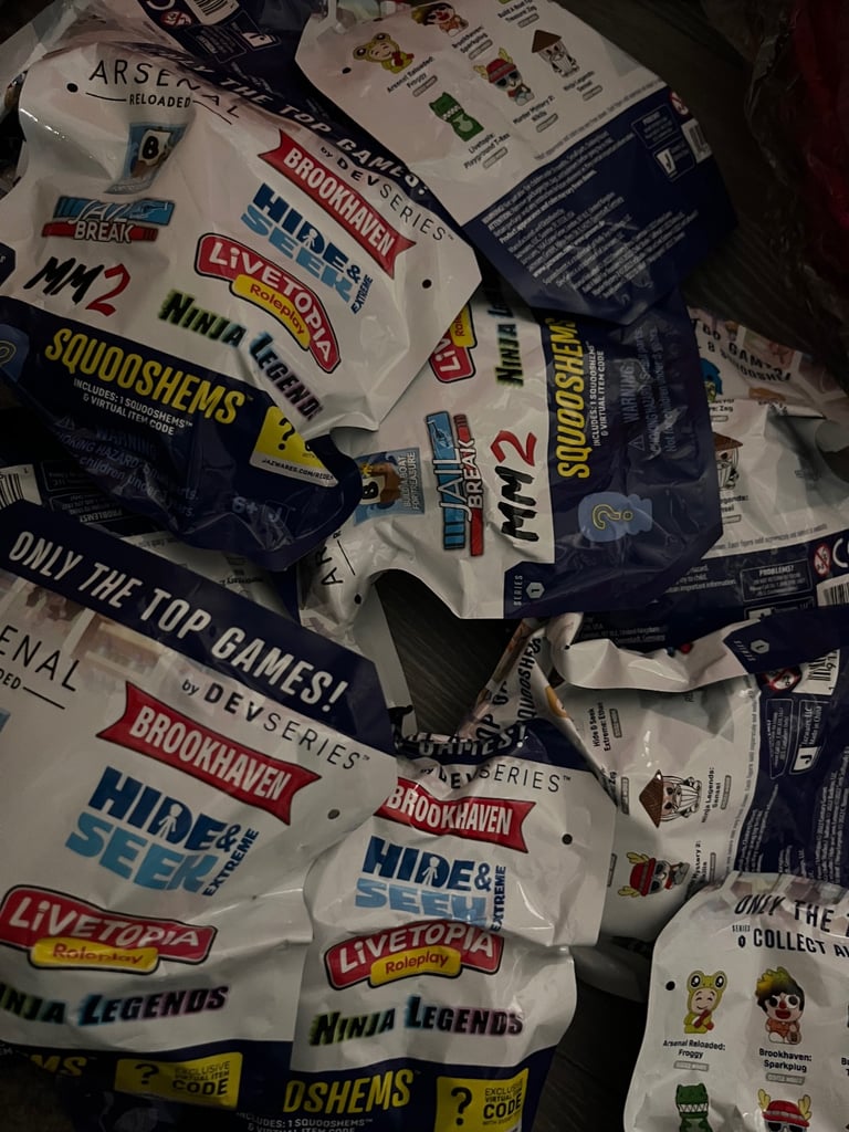 Wholesale bundle x10 - squooshems blind bag - toy lucky bags - games football Roblox