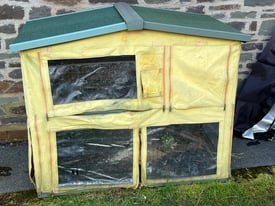 Windsor rabbit hutch with run and cover