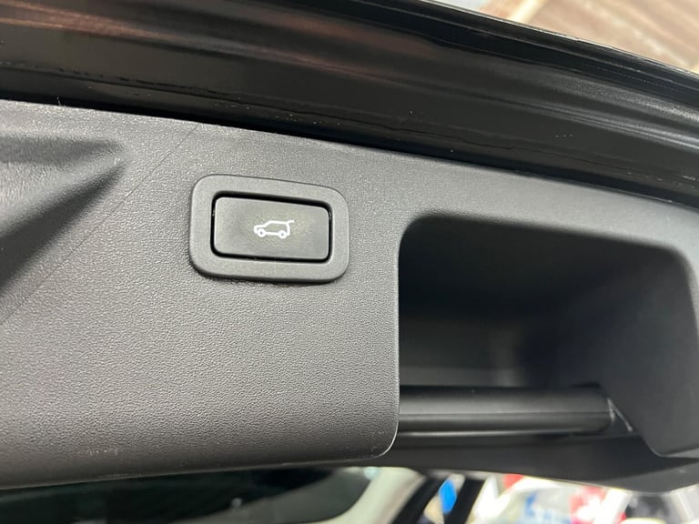 2017 Land Rover Discovery Sport 2.0 TD4 SE Tech SUV 5dr Diesel Auto 4WD Euro 6 (s/s) (180 ps) EST...