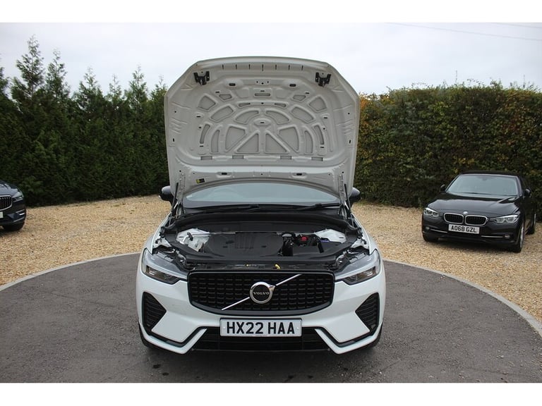2022 Volvo XC60 B5 MHEV R-Design SUV HYBRID Automatic