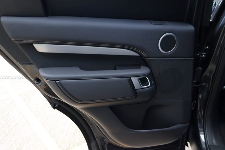 2024 Land Rover Discovery COMMERCIAL DYNAMIC HSE 22 inch wheels deployable towbar wireless charge...