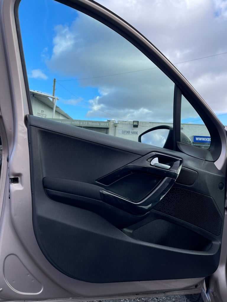 2014 Peugeot 208 ACTIVE 5-Door Petrol