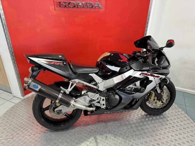 2000 'W' Honda CBR900RR Fireblade ULEZ Compliant