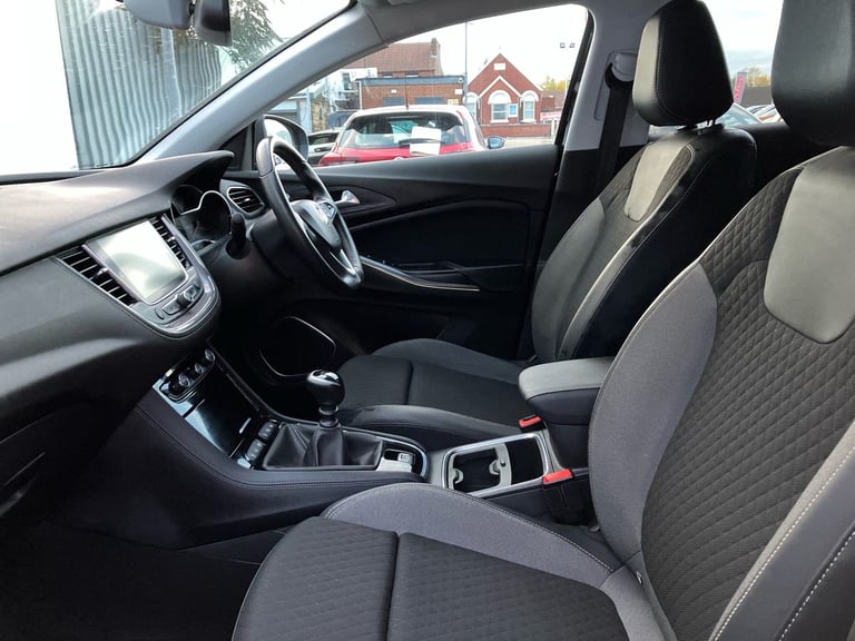 2020 Vauxhall Grandland X 1.2 Turbo SRi Nav 5dr Hatchback PETROL Manual