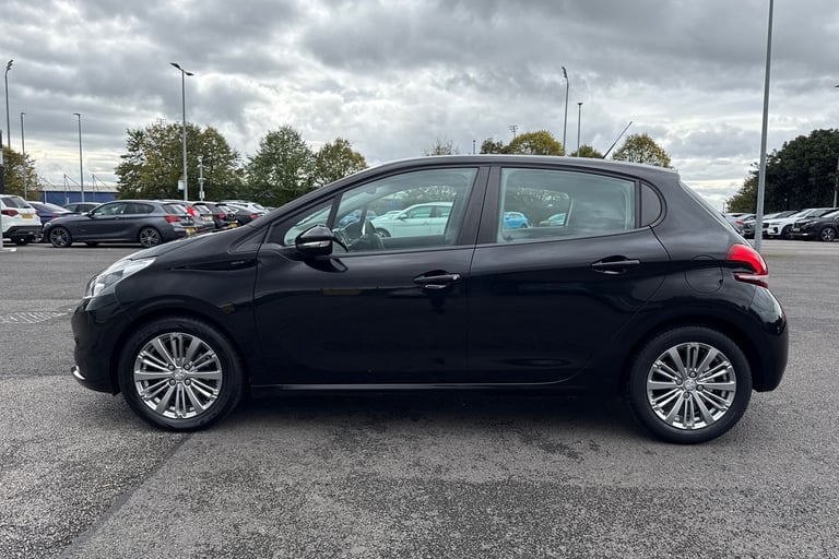 2019 Peugeot 208 1.2 PureTech Signature Euro 6 (s/s) 5dr Hatchback PETROL Manual