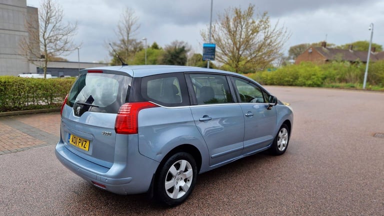 2011 Peugeot 5008
