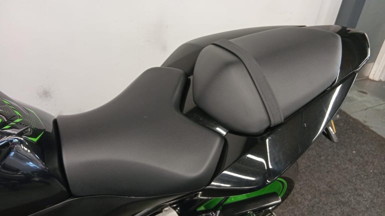 KAWASAKI Z1000 ** TWIN BEOWOLF EXHAUSTS - TAIL TIDY - 12 MONTH MOT **