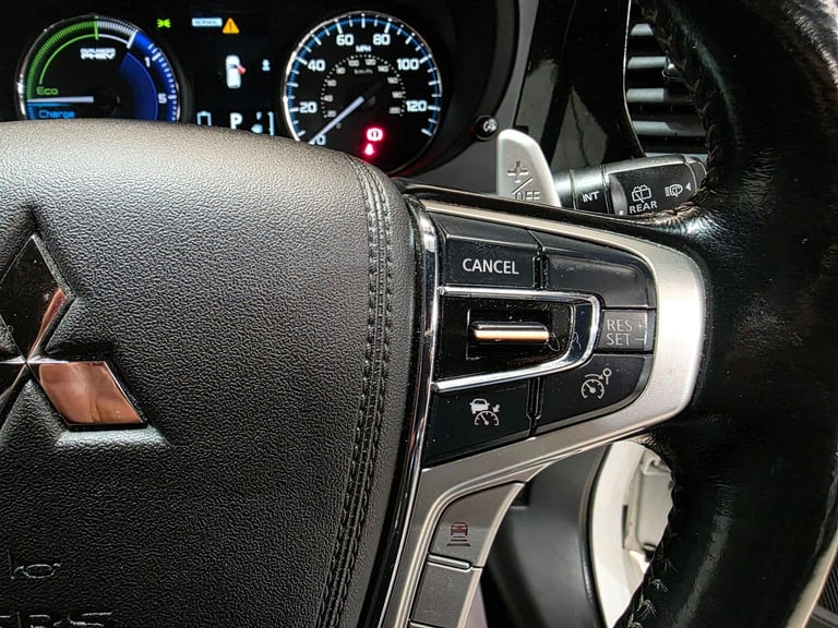 2019 Mitsubishi Outlander 2.4h TwinMotor 13.8kWh 4hs CVT 4WD Euro 6 (s/s) 5dr ESTATE Petrol/Elect...