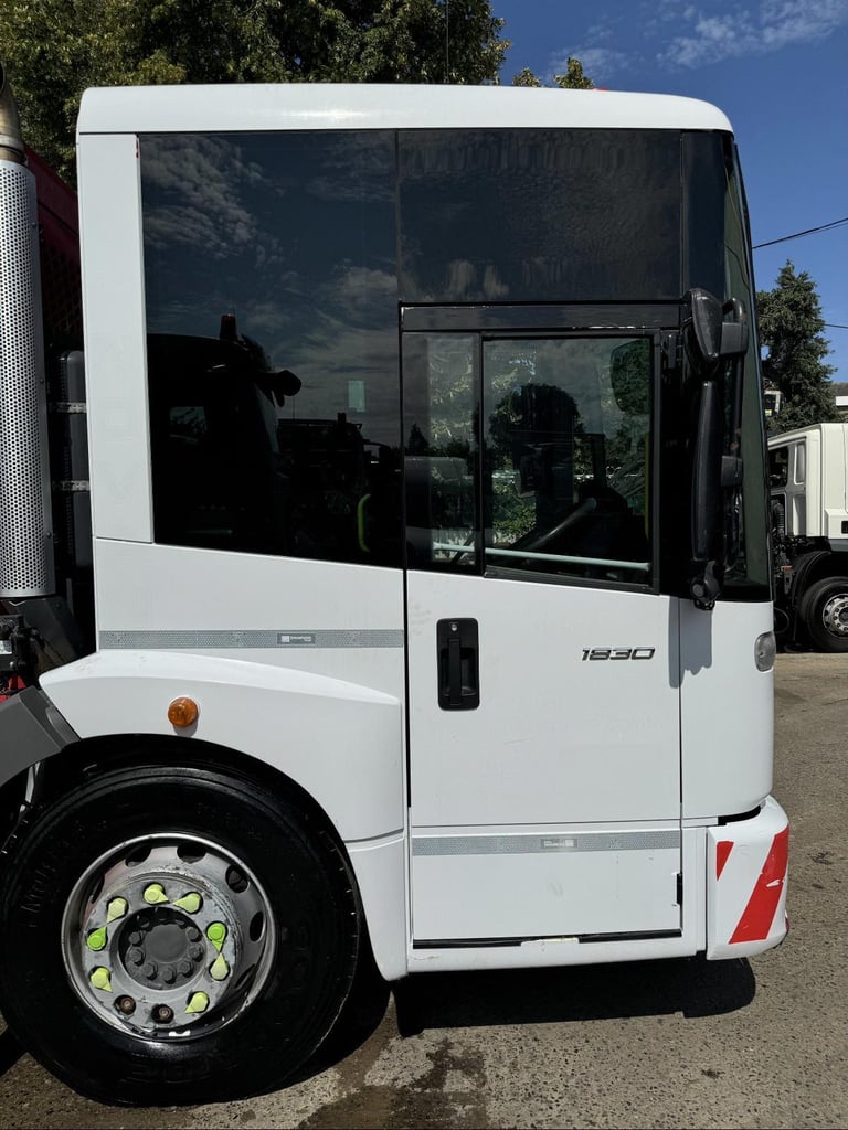 2016 Mercedes Econic 1830 Skip Loader