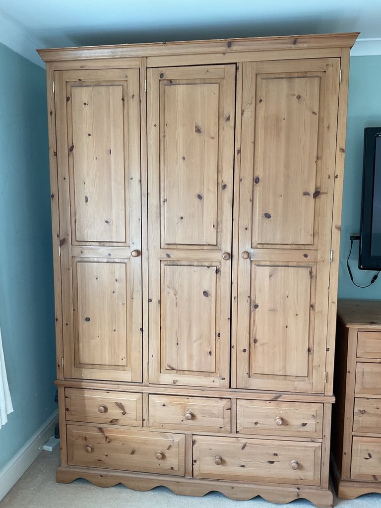 Solid Pine Wooden Bespoke 3-Door Triple Wardrobe With 5 lower drawers dove tail