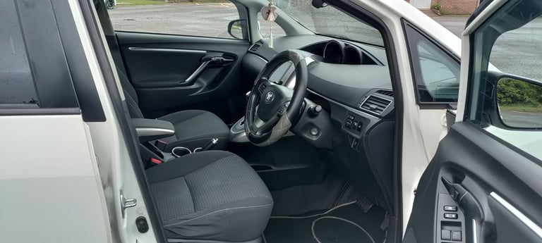 image for Automatic Toyota, VERSO, MPV, 2014, 1798 (cc)