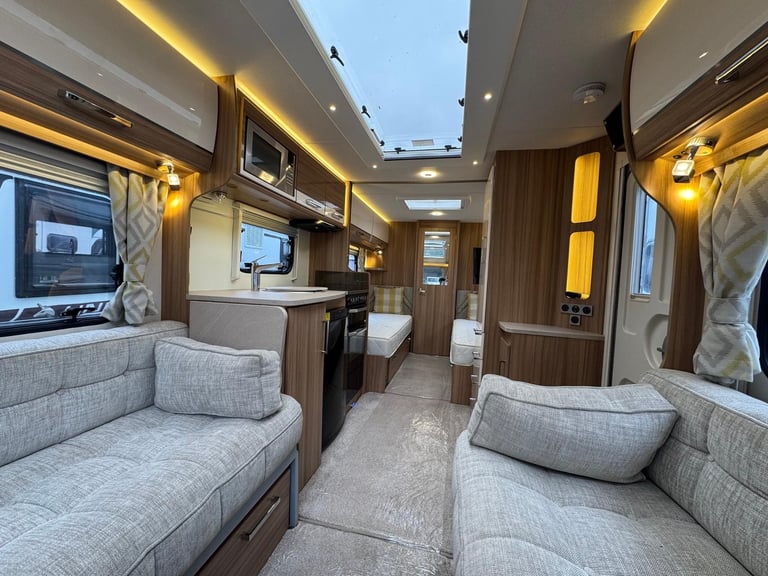 ⭐️ 2017/18 LUNAR CLUBMAN SB ⭐️ 4 BERTH TOURING CARAVAN ⭐️ FULLY SERVICED ⭐️