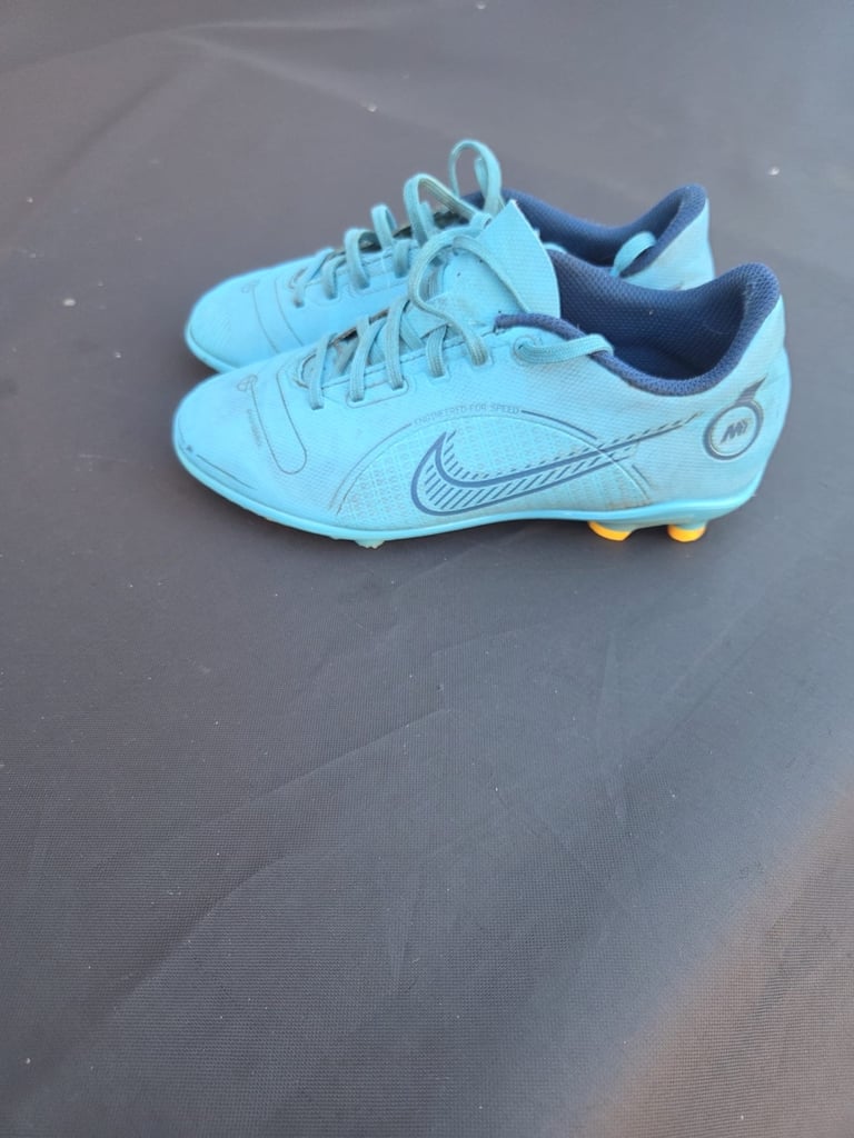 Football boots UK 1.5