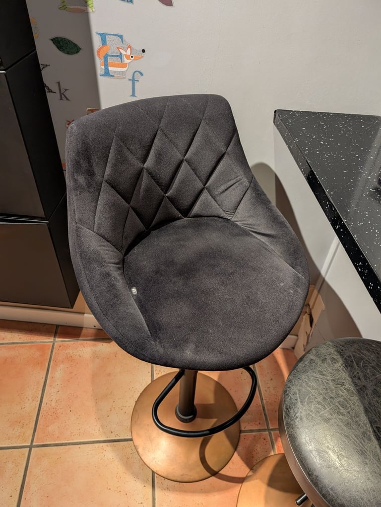 Bar stools height adjustable