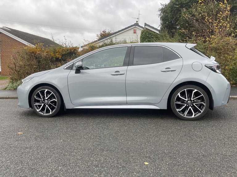 TOYOTA COROLLA PETROL HATCHBACK 1.8 VVT-i Hybrid Excel 5dr CVT [Panoramic Roof]