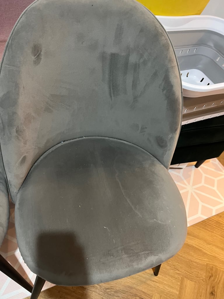 4 Dining Room Chairs - FREE