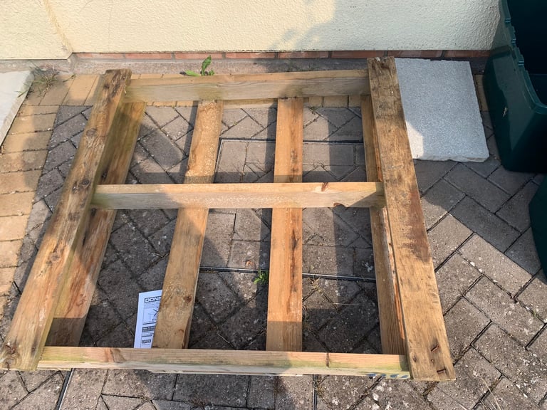 Wood pallet. Free to collector 