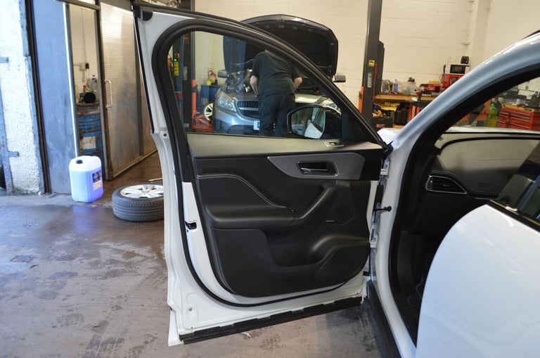 JAGUAR F-PACE 2.0 D180 Chequered Flag Auto AWD Euro 6 (s/s) 5dr 2019