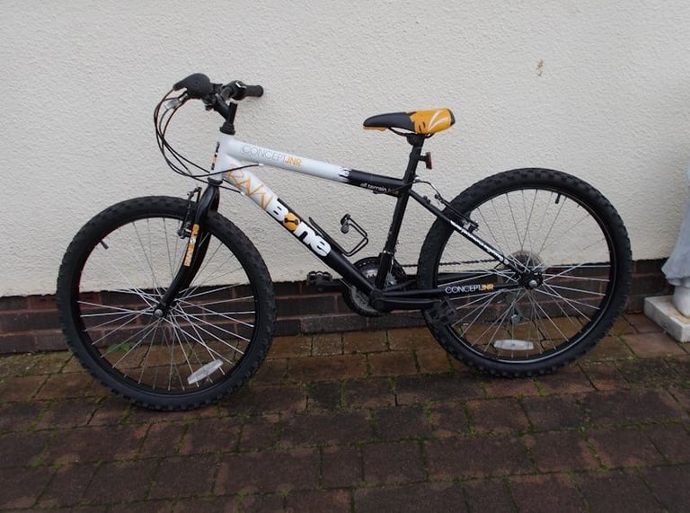 Boys Mountain Bike Serviced 26" Wheel 14" S Frame Little use View Exeter