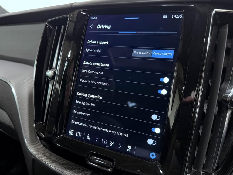 2021 Volvo XC60 R-Design Pro T8 AWD (390 hp) Auto ESTATE Petrol/Electric Hybrid Automatic