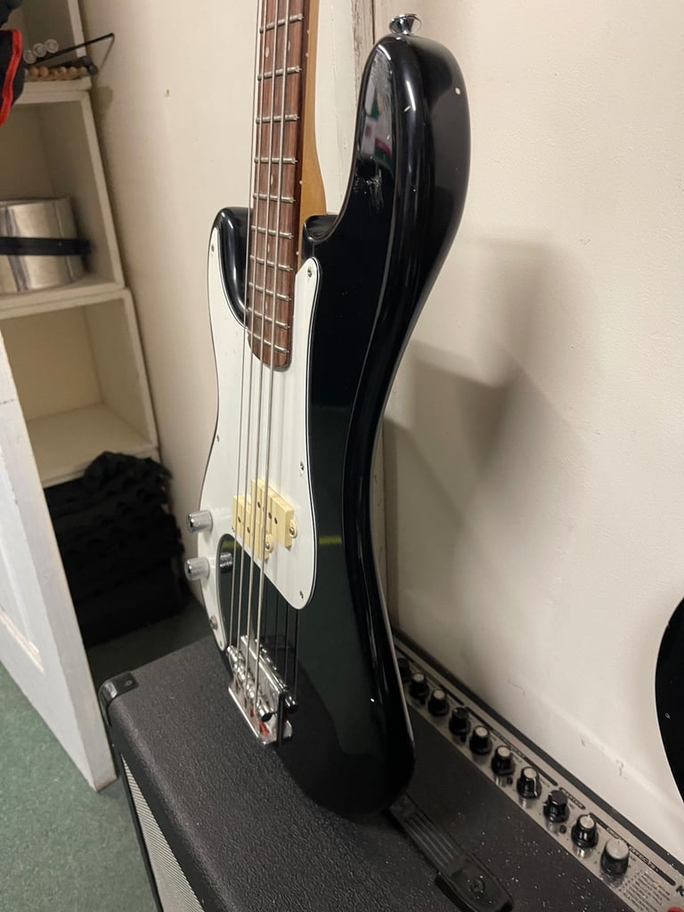 Encore Left Handed Black Bass electric guitar 4 String 4/4