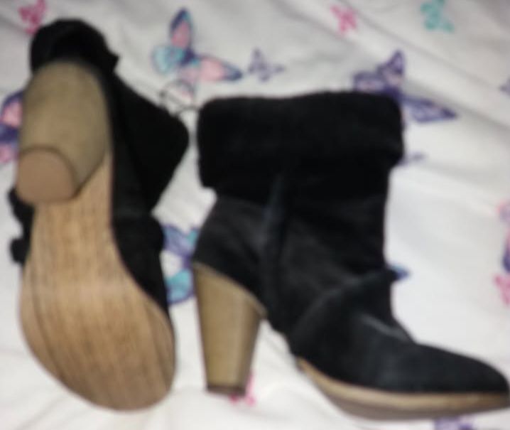 LADIES BOOTS SIZE 6