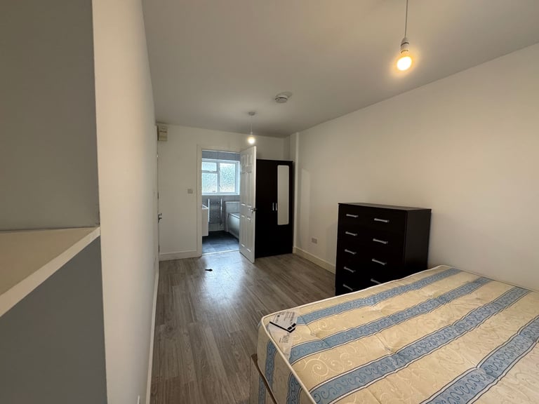 Room to Rent -Double -En suite  , All Bills Included