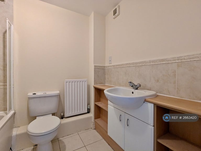 3 bedroom flat in Beechwood Park, Brighouse, HD6 (3 bed) (#2663420)