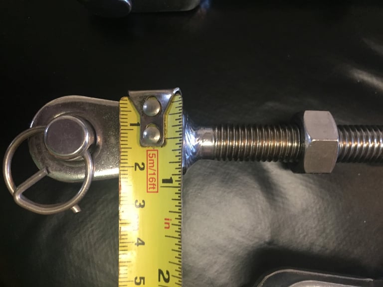 4 x Stainless Steel Rigging Screws.