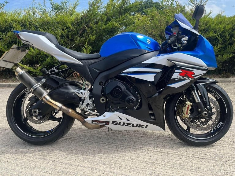 2014 14 SUZUKI GSXR 1000 L4 BLUE  WHITE SPORTS R1 GSXR1000 - LOW MILES CBR