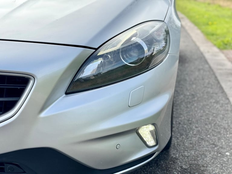 2016 Volvo V40 2.0 D4 R-Design Lux Nav Auto Euro 6 (s/s) 5dr HATCHBACK Diesel Automatic