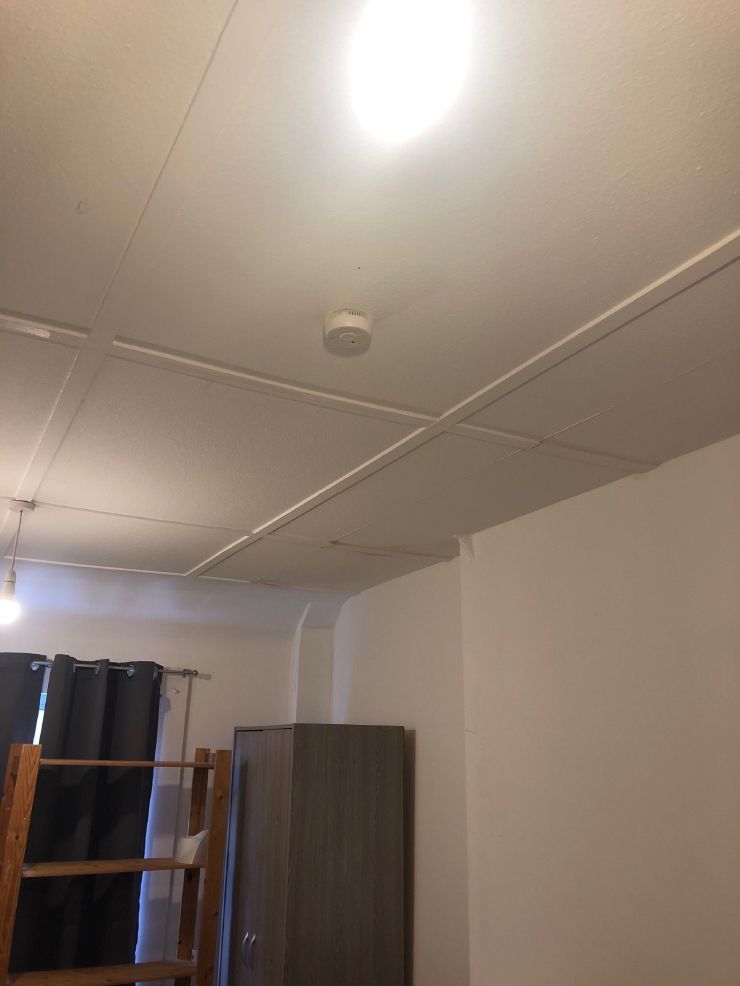 Ensuite Doubleroom available to rent. DSS Working prof couple/single. East Acton W12. £1350 pm Bills