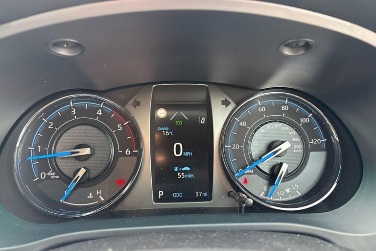 2025 Toyota Hilux Invincible X D/Cab Pick Up 2.8 Hybrid 48V Auto PICK UP DIESEL Automatic