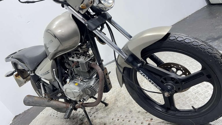Zontes ZT 2012 20K RUNNING PROJECT BIKE SPARE OR REPAIR 125CC COMMUTER