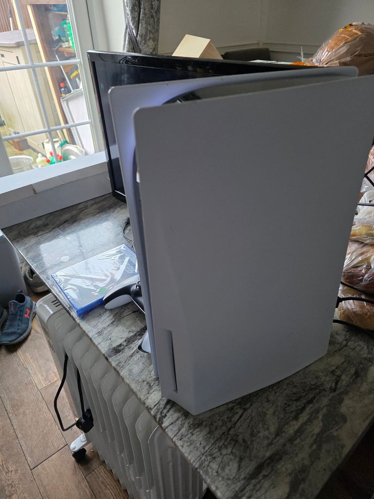 Ps5 Disc Edition 825gb plus fifa 26