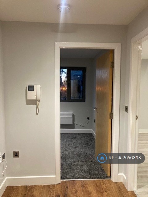 1 bedroom flat in Low Road, Doncaster, DN4 (1 bed) (#2650398)