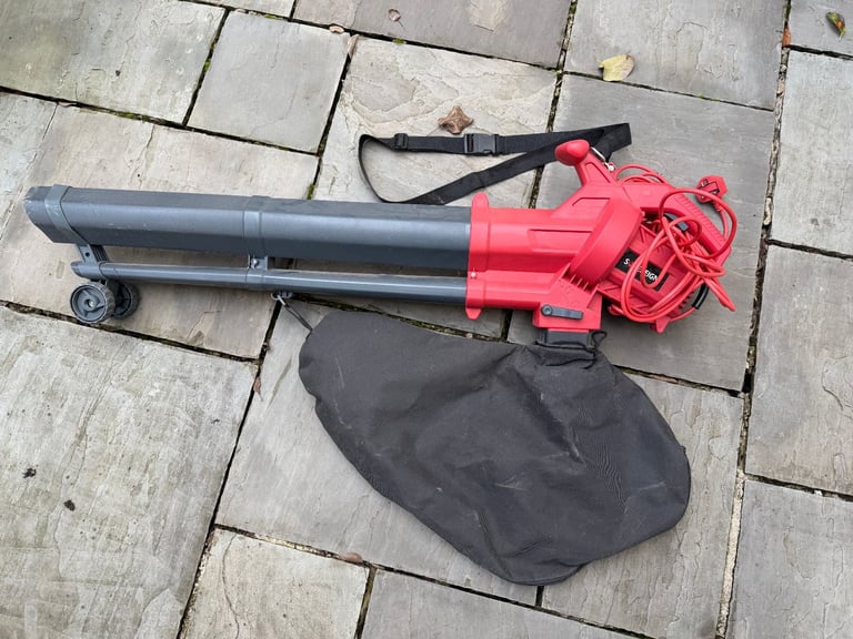 Sovereign Leaf blower/vacuum