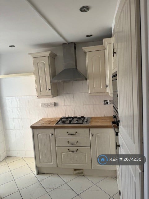 3 bedroom flat in The Mall, Faversham, ME13 (3 bed) (#2674236)