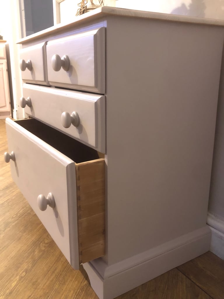 Chest of drawers