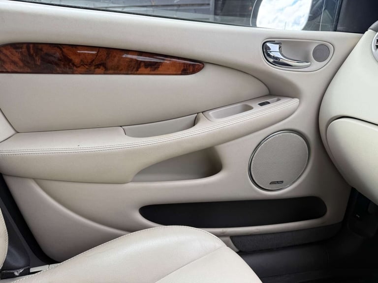 2010 Jaguar X-Type 2.2 X-Type Sovereign  Auto 4dr Saloon Diesel Automatic