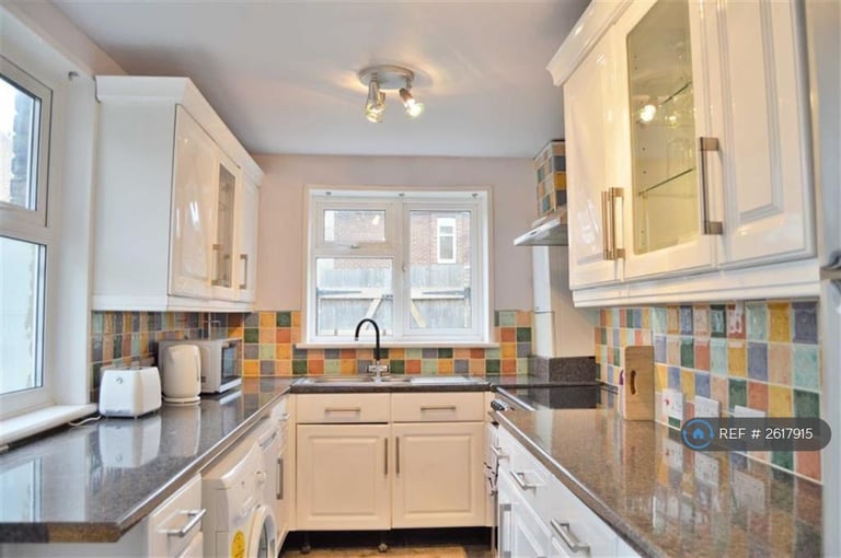 5 bedroom house in Oxford Street, Margate, CT9 (5 bed) (#2617915)