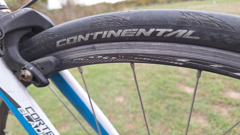 Carrera Virtuoso Road Bike 54cm Frame – Shimano Gears, Continental Tyres, Selle Italia Saddle