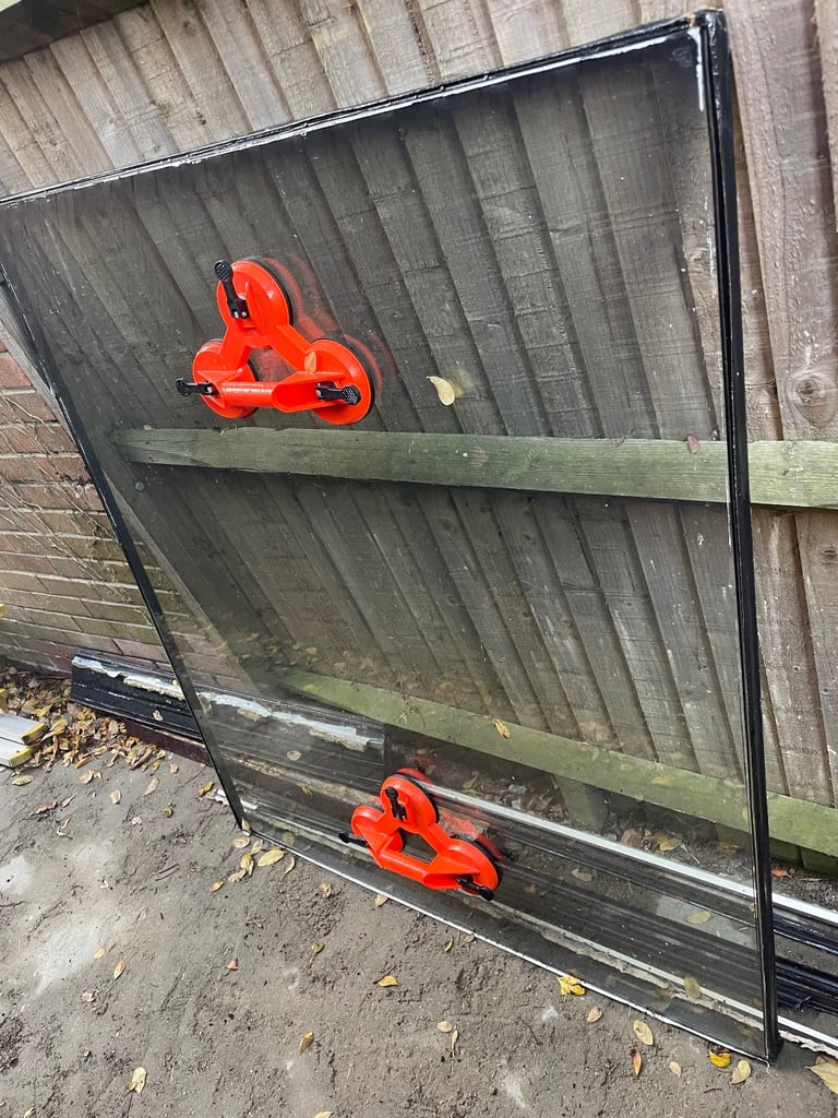 Double glazed window pane 