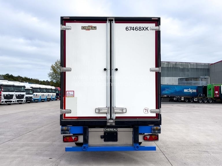 CHEREAU TWIN EVAP TRI AXLE FRIDGE TRAILER 