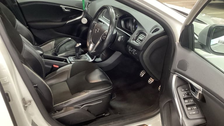 2017 Volvo V40 2.0 D2 R-Design Nav Plus Hatchback 5dr Diesel Manual Euro 6 (s/s) (120 ps) Hatchba...