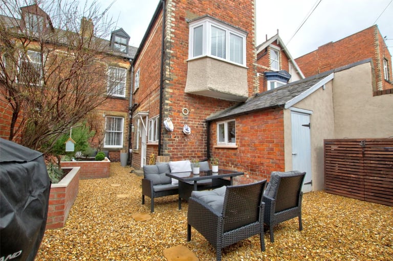 ** Move in today ** 1 double bedroom for rent