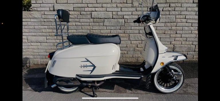 image for Royal Alloy GP 200 LC scooter