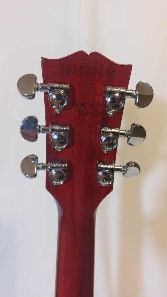 Gibson SG Standard, Heritage Cherry Finish + Soft Shell Case + New Gibson Leather Strap