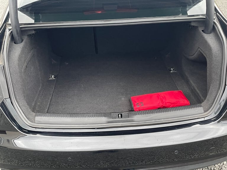 Audi, A4, Saloon, 2013, Manual, 1968 (cc), 4 doors