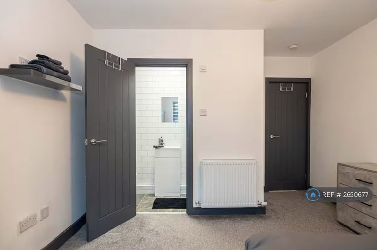 2 bedroom house in Denton, Denton, Manchester, M34 (2 bed) (#2650677)